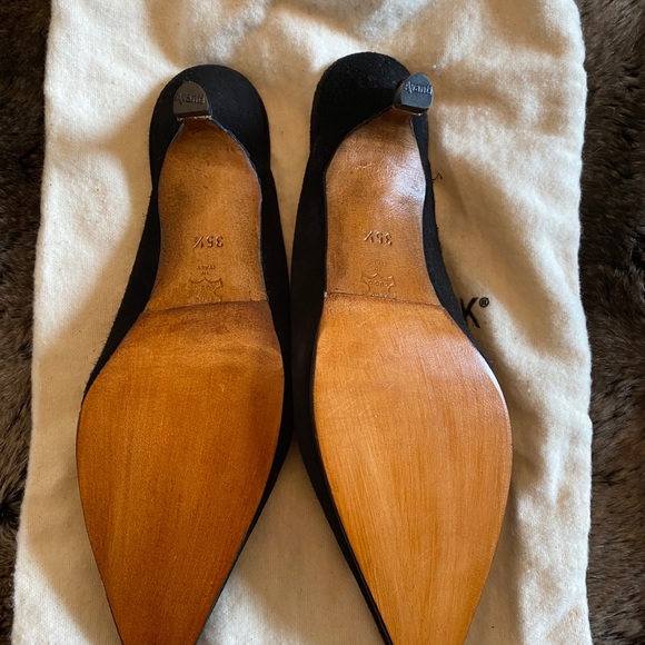 Manolo Blahnik Black Suede Kitten Mules - Picture 4 of 6